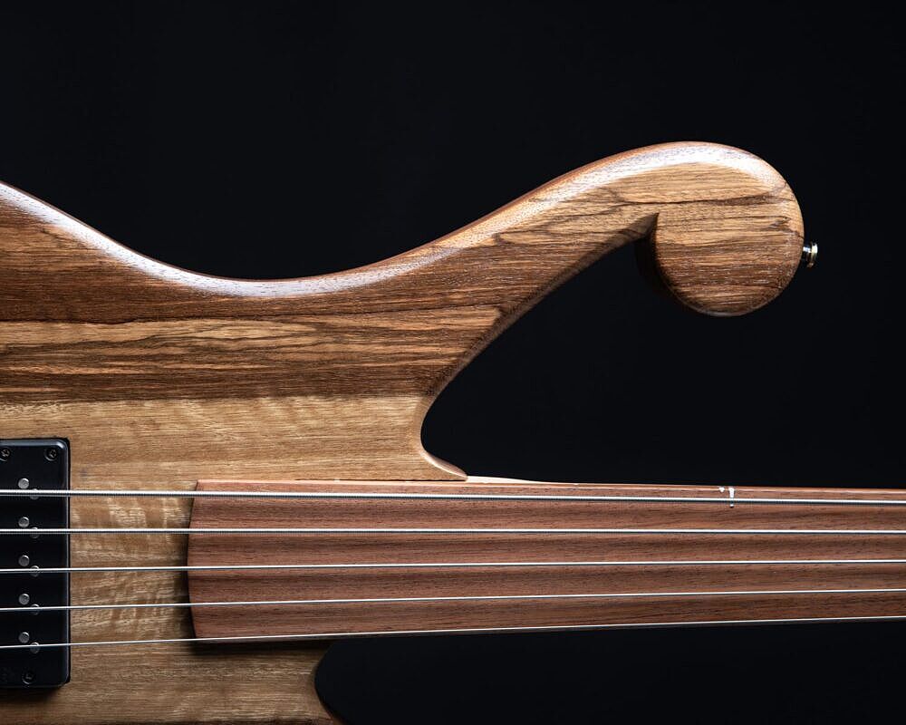 Custom bass guitar, Paladin, limba