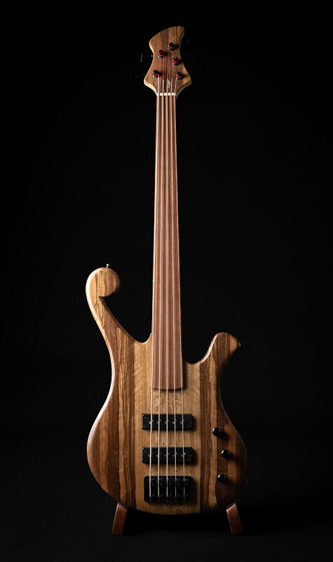 paladin 5 fretless limba top on walnut body