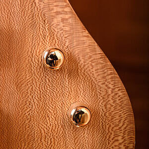 sycamore bass top gold knob detail